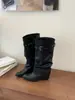 Botas curtas estilo retrô bootcut com bico fino e salto grosso para mulheres, novo modelo outono 2026, botas de montaria bico fino emagrecedoras para mulheres baixinhas