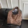 Bolso Leopardo de Gran Capacidad Transfronterizo para Mujer 2025 Nueva Moda Versátil Bolso de Hombro Retro Casual Bolso Tote para Viaje