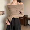 Otoño e invierno 2024 nuevo suéter sexy francés para mujer con cuello descubierto, delgado, suave y ceroso, top de suéter