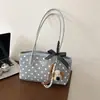 Nuevo bolso coreano de moda estilo lunares tipo baguette, a la moda y elegante, popular bolso de hombro y para llevar debajo del brazo para el trabajo, principios de otoño 2026