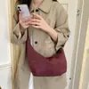 Bolso de mano tejido retro versátil de gran capacidad para mujer, nuevo estilo 2026, bolso bandolera de alta gama para el otoño/invierno, tipo dumpling