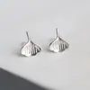 Brincos pequenos de prata 925 esterlina estilo coreano, fofos e únicos para mulheres, simples e criativos, com um design estiloso e versátil, perfeitos para estudantes