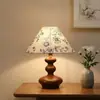 Lámpara de mesa de noche vintage estilo francés para dormitorio, ambiente personalizado estilo europeo, lámpara decorativa de sala de estar estilo wabi-sabi minimalista de madera maciza estilo americano
