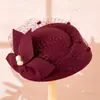Chapéu Vintage Britânico de Rede para Aeromoça com Laço de Pérola Chapéu de Banquete Chapéu para Performance de Palco Chapéu Alto de Feltro de Lã Feminino