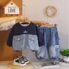 Conjunto de dos piezas para niños pequeños de estilo ins minimalista para otoño, con bordado de letras y sudadera de mezclilla patchwork, para uso diario