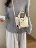 Bolso de mano cruzado exquisito para mujer, nuevo modelo 2026, bolso de mano pequeño súper popular para el trabajo, bolso de cubo de alta gama para hombro y cruzado