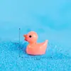 Figurita de patito amarillo, adorno para terrario de musgo, diorama en miniatura, accesorio decorativo creativo, artesanía de resina