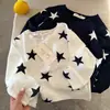 Camiseta Casual Infantil Manga Longa 2026 Primavera e Outono Novo Estilo Meninos e Meninas Estrelas Estampa Integral Roupa de Baixo para Bebê Solta Estilosa