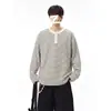 Camiseta de manga longa listrada com gola Henley para homens, nova coleção de outono, camisa básica resistente de corte solto e moderna, top versátil de alta qualidade