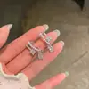 Pendientes de Moda Dulces y Frescos para Mujer, Lujo Ligero con un Toque de Alta Gama, Pendientes Versátiles con un Diseño Único, Pendientes de Botón de Nicho al por Mayor