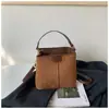 Bolso Pequeño de Textura Mate Retro para Mujer 2026 Nueva Moda Bolso Cruzado Versátil Bolso Cubo de Mano Súper Popular en Instagram