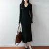 Vestido de Punto Nuevo Otoño/Invierno 2026 de Lana Pura con Cuello en V, Corte Ajustado, Vestido Largo de Color Sólido con Canalé para Mujer