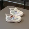 Nuevas Sandalias para Niñas Primavera/Verano 2026 Antideslizantes Transpirables de Punta Cerrada Zapatos de Playa para Niños Bebés Casuales para Caminar