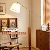 Lámpara de pie vintage estilo francés para la sala de estar junto al sofá, ambiente de dormitorio con sensación de alta gama, Luminaria decorativa estilo retro del sur de Asia