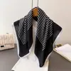 Pañuelo pequeño cuadrado de algodón y lino con estampado paisley en blanco y negro para mujer, adecuado para primavera, otoño e invierno, pañuelo para el cuello