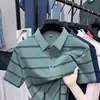 Agotado del mostrador~Camiseta de manga corta de verano para hombre, a rayas, cuello camisero, corte holgado, estilo de negocios, estilo papá, polo de seda helada