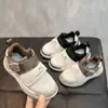 Zapatos deportivos para niños con parte superior de cuero, modelos populares de primavera y otoño, zapatos para bebés para niños y niñas, zapatillas casuales antideslizantes para correr para niños, disponibles para venta al por mayor