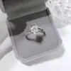 Anel de Moissanita Rápido Transfronteiriço Livro Vermelho Little Red Riding Anel Clássico Feminino Seis Garras 1 quilate Anel Feminino Fornecimento ao Vivo