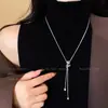 Anillo Dorado Casual Retorcido Collar Largo para Mujer en Otoño e Invierno, Cadena de Suéter de Moda y de Alta Gama, Collar Versátil