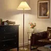[Transfronterizo] Pantalla de lámpara de estilo antiguo, Lámpara de mesa, Lámpara de pie, Lámpara de pie de ambiente para dormitorio, Arte de estilo vintage para estudio con tela bordada
