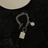 Hip hop japonês e coreano estilo Hong Kong colar de aço titânio personalizado carta redonda quadrado pingente otbuckle homens e mulheres mesma cadeia de clavícula