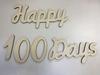 En stock Fondo de madera para decoración de cumpleaños de bebé de 100 días con diseño de feliz cumpleaños.
