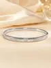 Nuevo Pulsera Clásica Sencilla Incrustada con Circonita Venta Caliente Diseño de Gama Alta Moda Temperamento Pulsera Versátil para el Día a Día