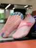 Nuevos zapatos de saltar para niños, zapatillas de entrenamiento integrales, de suela blanda, ligeros, antideslizantes, para fitness en interiores, para estudiantes de primaria, adecuados tanto para niños como para niñas