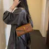 Bolsa de ombro vintage de alta qualidade para mulheres, nova moda outono 2026 nicho versátil pequena quadrada para ombro e transversal