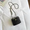 Versátil Bolso Cruzado de Cadena con Bordado de Diamantes, Bolso de Mano Pequeño para Mujer, Nuevo Bolso Cuadrado Pequeño Súper Popular, Moderno y Único 2026