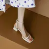 Elegantes Sandalias de Punta Abierta para Mujer con Tacón Grueso, Novedad Verano 2026 Versátiles de Moda Estilo Hada Zapatos de Punta Cuadrada de una Sola Correa con Tacón Medio