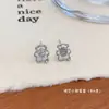 Par Único de Brincos Coleção Gato Kt com Microincrustação de Zircônia em Cobre para Mulheres, Pino de Prata, Pequeno, Requintado, Design Doce e Cool Brincos de Desenho Animado