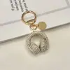 Llavero de Audífonos con Pedrería de Cristal Llavero Musical Completamente Cubierto de Pedrería Adorno Colgante de Cuerda de Diamante para Bolso Accesorios Llavero de Coche