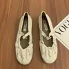 Primer Encuentro Estilo Ji Wenrou Zapatos Mary Jane con Remaches para Mujer Primavera 2026 Nuevos Planos de Corte Bajo con Punta Redonda y Tira Única Fruncida