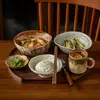Juego de vajilla de cerámica estilo rústico para una persona, con diseño minimalista, que incluye cuencos, platos y una taza, apto para uso doméstico, restaurantes y para servir sopas o fideos.