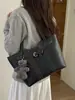 Nova bolsa de mão de grande capacidade, estilo minimalista retrô 2026, bolsa de ombro feminina casual e estilosa, adequada tanto para o uso diário quanto para o trabalho, uma bolsa tote versátil para exportação