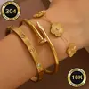 Venda Quente Transfronteiriça Impermeável Resistente ao Desbotamento Aço Titânio Conjunto de Pulseiras de Flor Levemente Luxuoso High-End Moda Versátil Banhado a Ouro 18K