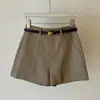 Pantalones cortos simples de estilo coreano de cintura alta para otoño, adelgazantes y versátiles, pantalones cortos de traje de moda para uso casual, pantalones cortos de pierna ancha para mujer