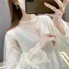 Camiseta interior fina de encaje hueco para mujer 2023 Primavera y Otoño Nuevo suéter para mujer, prenda interior y exterior, top de moda estilo occidental