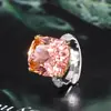 2024 Zhuang Shengsheng Jóias Cobre Banhado a Ouro Europeu e Americano Moda Simulação Corindo Gordo Anel Quadrado Feminino 14*16