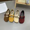 Zapatos Mary Jane de Gamuza Roja con Aumento Oculto de Altura para Mujer, Nuevo Estilo Primavera 2026 Zapatos sin Cordones de Boca Baja para Combinar con Faldas