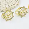 Populares Anillos para Servilletas Florales con Perlas y Diamantes de Restaurante Occidental, Hebillas para Servilletas con Forma de Flor, Venta al por Mayor desde el Fabricante