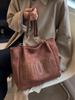 Bolso de mano de gran capacidad para mujer, bolso de hombro con diseño de nicho, popular en otoño e invierno de 2024.