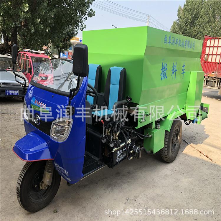 搅拌撒料车