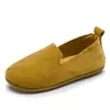 Nova coleção primavera 2023 sapatos tipo feijão quatro cores cor sólida sola macia sapatos de princesa sapatos femininos versão coreana de bebê masculino primeira geração de cabelo