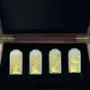 Colgante de jade incrustado en oro con orquídea ciruela, bambú y crisantemo. Traje de colgantes de estilo nacional de jade blanco con orquídea ciruela, bambú y crisantemo se venderá en vivo. Regalos populares