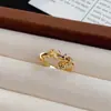 Anillo Abierto de Caballo Nuevo Año Doble Capa Hueco con Goteo de Aceite Electrochapado en Oro Real de 18K Joyería Versátil de Gama Alta de Nicho para Mujer