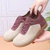 Nuevos Zapatos Cómodos Antideslizantes de Suela Suave 2026 para Mamá, No Cansan los Pies, Zapatos Planos Casuales de Malla Transpirable para Mujer de Verano