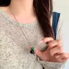 Collar de Acero de Titanio con Cuentas de Uva de Piedra Natural para Mujer Diseño de Nicho Nuevo Versátil Cadena Larga para Suéter Accesorios de Alta Gama