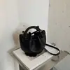 Bolsa de mão texturizada, plissada, com design nicho e tema florestal para mulheres, versátil, artística, bolsa de ombro, bolsa transversal, bolsa pequena retrô e fashion
